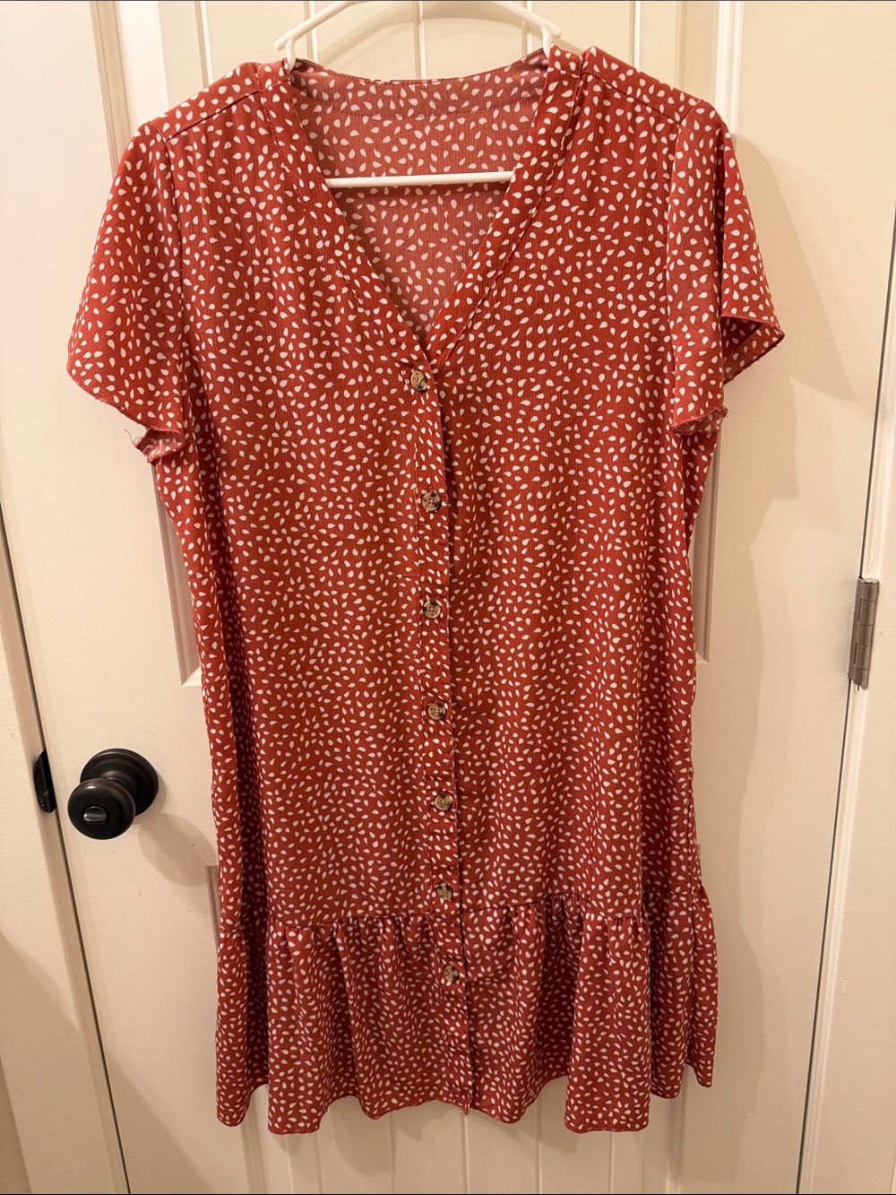 Button-Front V-Neck Short Sleeve Dress in Rust with Cream Print